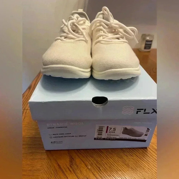 FLX DYNAMIC WOOL SOFT TRAINING SNEAKERS 7.5 wide - Picture 3 of 6